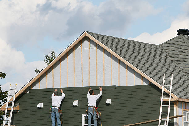 Professional Siding Installation technician working in Amity, OR